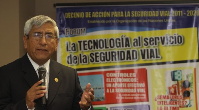 «Llaulli desconoce la realidad del transporte o alguien está detrás»