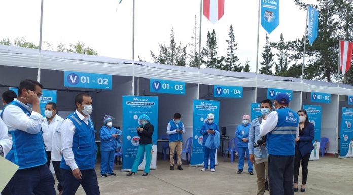 Sigue la lentitud: EsSalud dará citas para vacunar a su personal