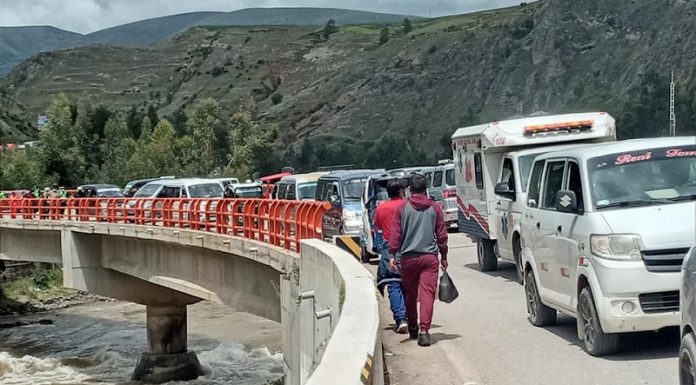 Camioneros rechazan incremento de combustible y bloquean puente Stuart