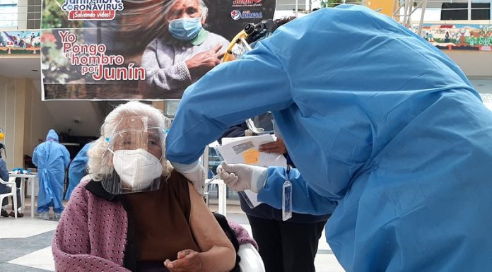 Más de 2 mil adultos mayores de 80 años recibirán la segunda dosis de la vacuna Pfizer