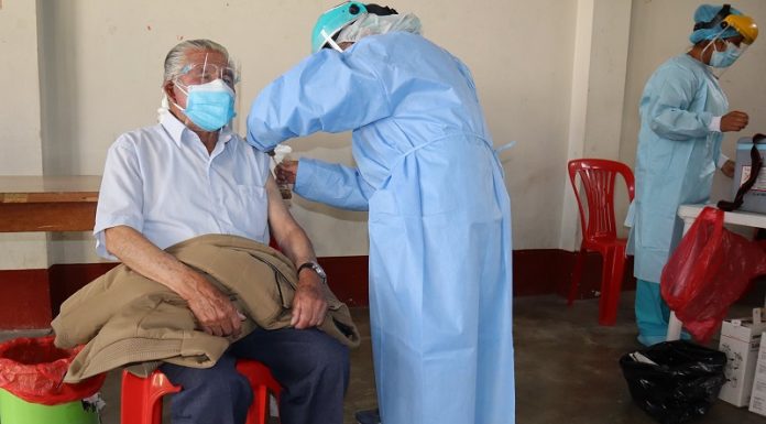 Llegan más vacunas para adultos mayores de 70 a 79 años de Junín