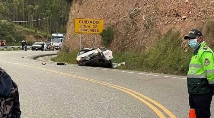 Volcadura de taxi deja tres personas fallecidas en vía Huancayo – Huancavelica