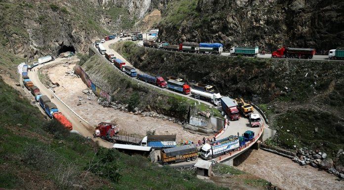 Perú firma contrato con Francia para construcción de nueva carretera central