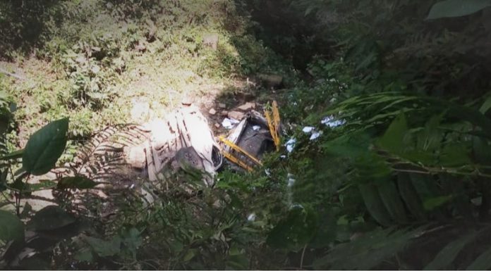 Un muerto y tres heridos deja volcadura de camioneta de Electrocentro