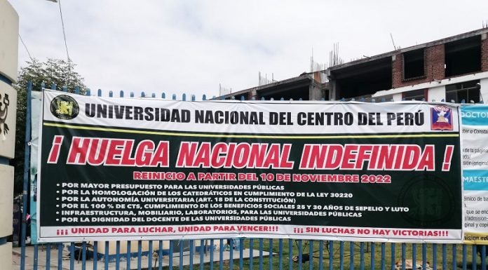 Docentes universitarios comienzan huelga indefinida por aumento de sueldos