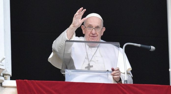 El Papa pide fin a la violencia en el Perú e invoca al diálogo