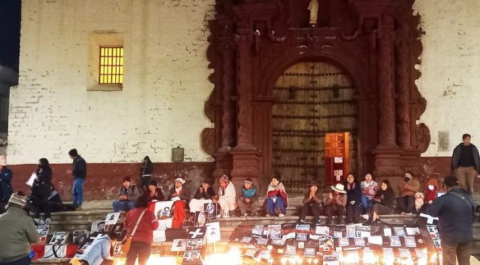 Pobladores de Huancavelica realizan vigilia por víctimas de protestas