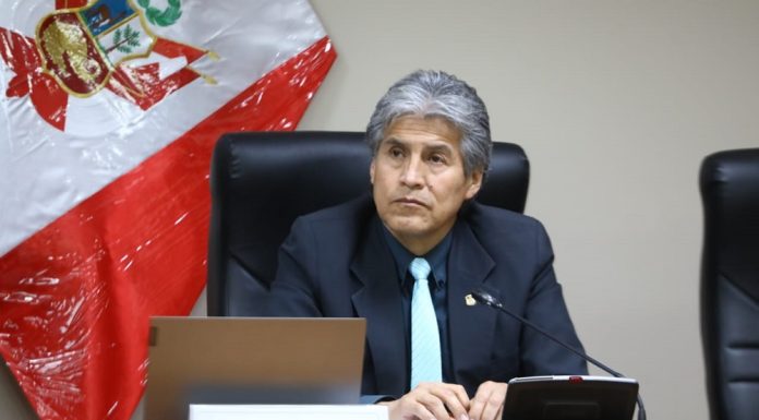 Comisión del Congreso le pone la mira a gestión de Dennys Cuba