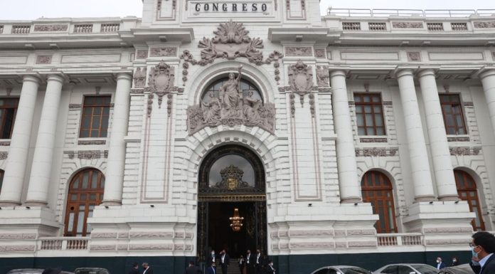 Congresistas también pidieron teléfonos de alta gama pagados por el Congreso