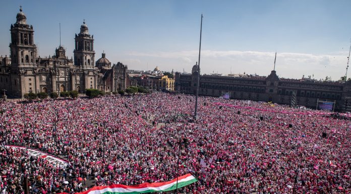 México: Miles protestan contra AMLO por reforma electoral
