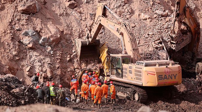 China: Dos muertos y 50 desaparecidos por el derrumbe de una mina