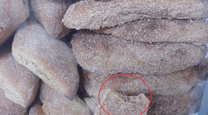 Usuaria encuentra un alambre en el pan de cebada