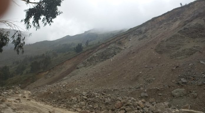 Vía que conecta a poblados del Este de Huancayo interrumpida por huaico