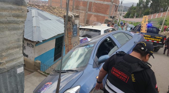 Autos impactan en Cerrito de la Libertad