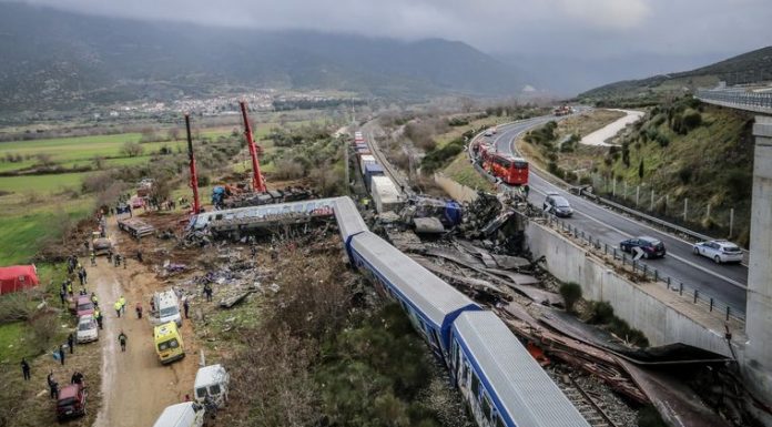 Grecia: Choque de trenes deja al menos 36 muertos