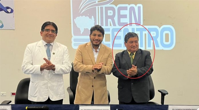 Director adjunto del Iren presentó constancia de su empresa para acreditar experiencia