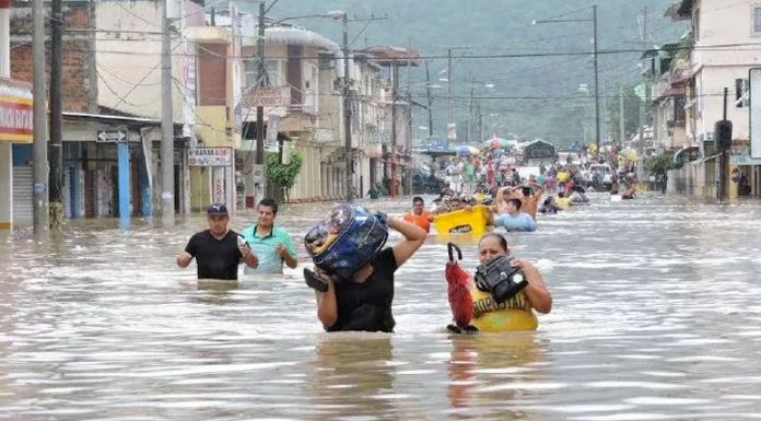 Ecuador: Inundaciones deja tres muertos y dos mil familias damnificadas