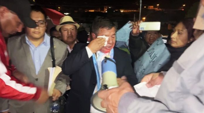 Alcalde de Jauja llora de emoción al salvarse de la vacancia