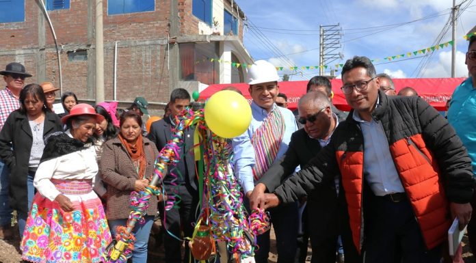 Obra tiene avance financiero de 5.4%, pero recién colocan la primera piedra