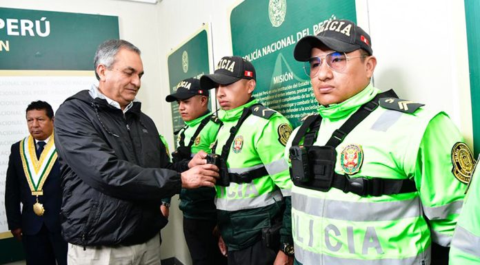Ministro hace esperar más de dos horas a juntas vecinales de Huancayo