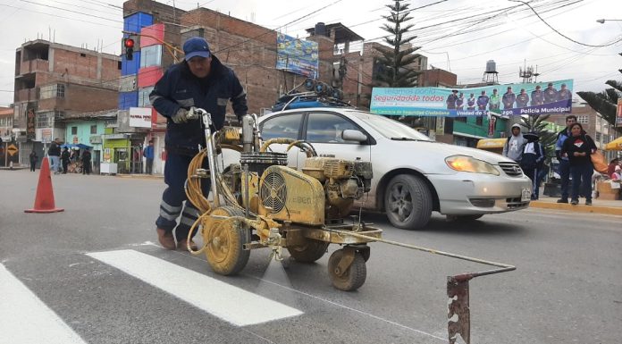 Al fin realizan señalización y mantenimiento de vías en Huancán