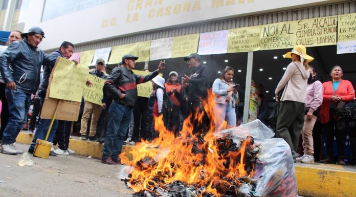Con protesta vecinos piden que ya no regresen ambulantes al Jr. Ica de Huancayo