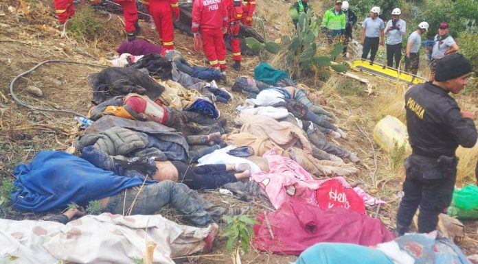 A 26 se eleva el número de fallecidos por volcadura de bus de Molina