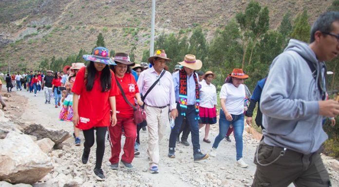 Caminata de alcaldes se topa con bloqueo de carretera en Izcuchaca