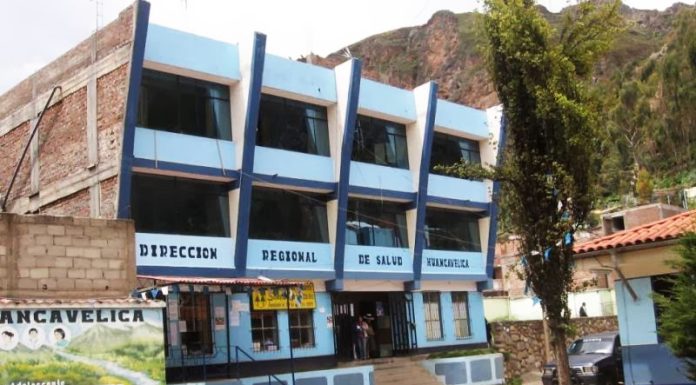 Pagan bonos irregulares a personal de salud de Huancavelica por más de 400 mil
