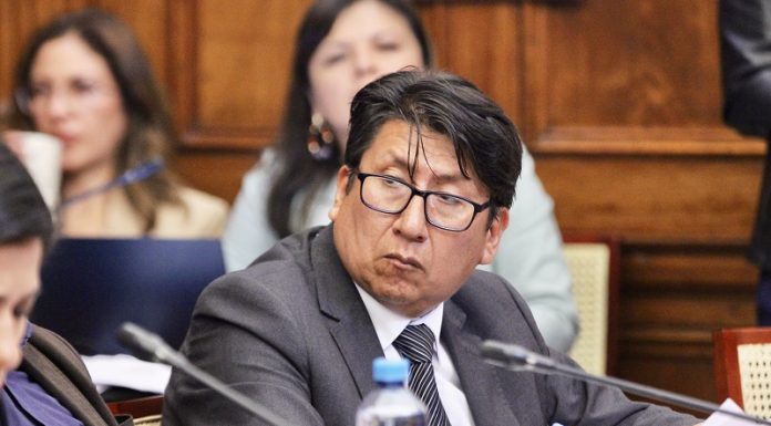 Waldemar Cerrón defiende bono de 9,900 a trabajadores del Congreso