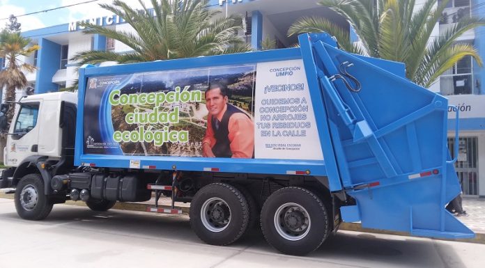 Alcalde de Concepción coloca su fotografía en camión de basura