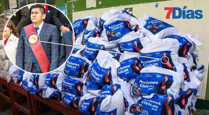 Entregan alimento en una bolsa con fotografía del gobernador en banda oficial