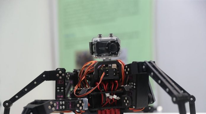 La UNI crea robot hexápodo que explora terrenos agrícolas