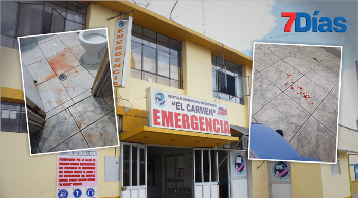 Joven alumbra a su bebé en el baño del hospital El Carmen