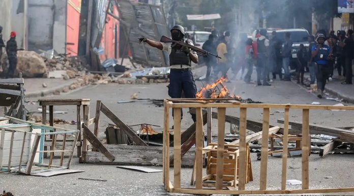 Haití registra muertes en protestas por salida de primer ministro