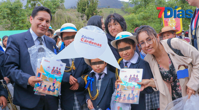 Entregan cuadernos con el nombre del gobernador Zósimo Cárdenas