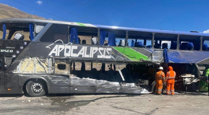Choque de tren y bus habría sido por imprudencia del conductor de éste último