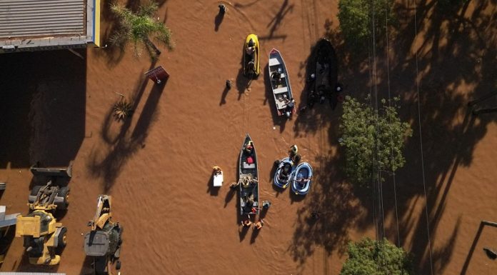 Suben a 108 los muertos y a 136 los desaparecidos por inundaciones en el sur de Brasil