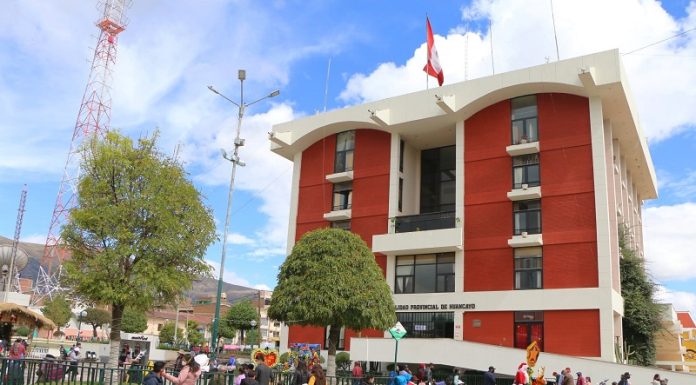 Municipalidad de Huancayo comprará tela para terno de sus trabajadores con 421 mil