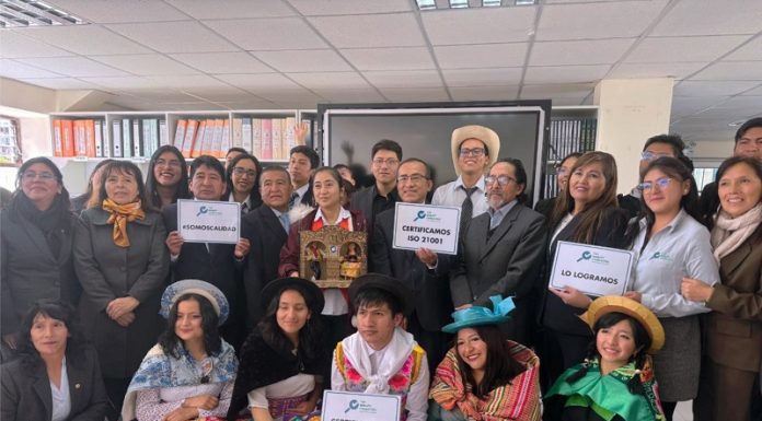 Ciencias de la Comunicación de la UNCP recibe certificación ISO 9001 e ISO 21001