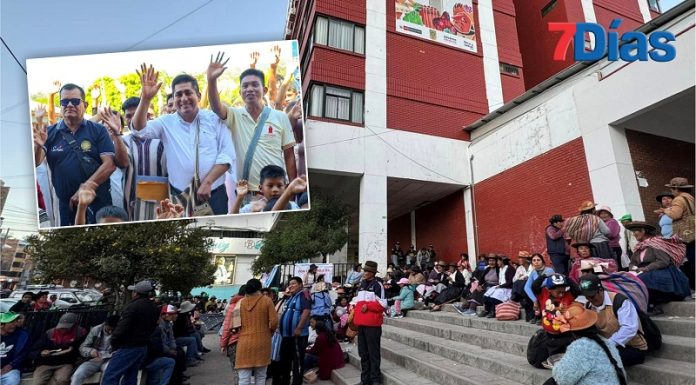 Pobladores del Canipaco permanecen más de 15 horas a la espera del gobernador
