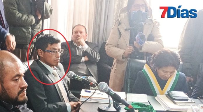 Investigado regidor Luis López entró al Concejo Municipal se sentó y hasta votó