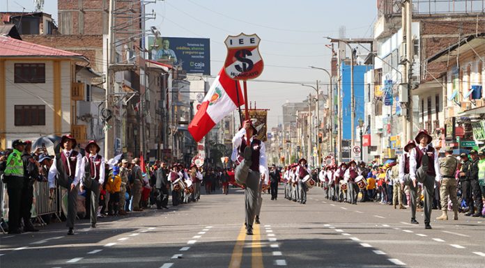 Santa Isabel y Santa María Reyna ganaron desfile por aniversario de Huancayo