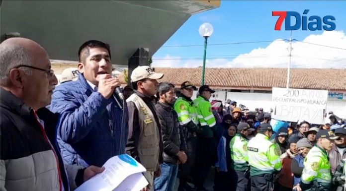 Todo paralizado: Suspenden lanzamiento del Bicentenario por protesta en Junín