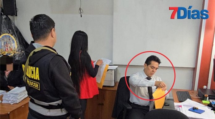 Detienen a asistente judicial por pedir coima para ayudar a litigante