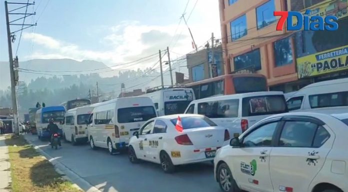 Caos: Cientos de vehículos buscan salir de Huancayo hacia el Huaytapallana
