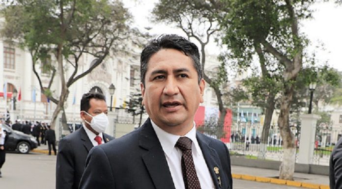 Fiscalía apela prisión preventiva de 12 meses para Cerrón y pide que sean 18