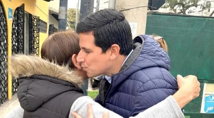 César Combina se va de boca y PJ admite a trámite querella en su contra