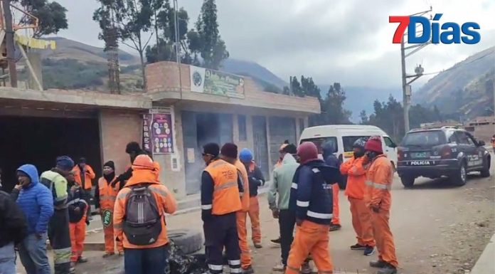 Asfaltado JU-108 llega a su tope presupuestal y trabajadores reclaman sus pagos