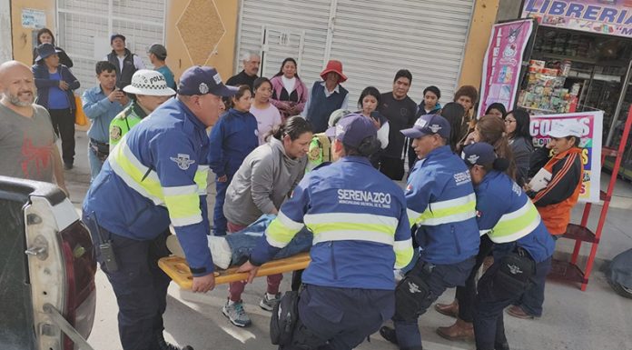 Adolescente es atropellada cuando cruzaba la calla concentrada en su teléfono celular